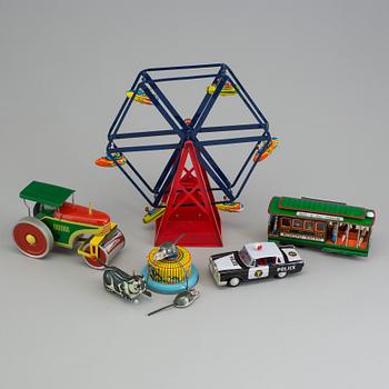 A lot of eight tinplate toys late 20th century.