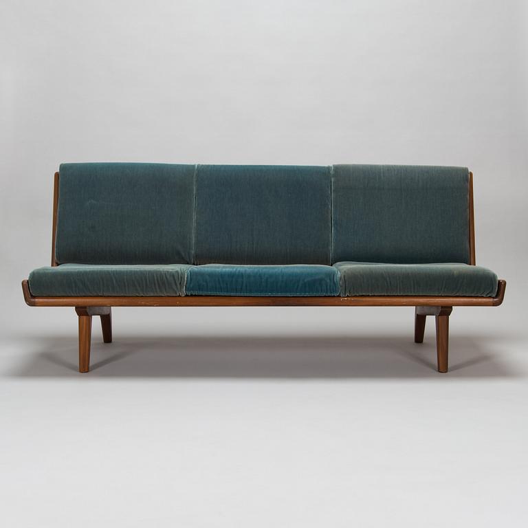 Carl Gustaf Hiort af Ornäs, a mid-20th century 'Studio' sofa for Puunveisto Oy - Träsnideri Ab.