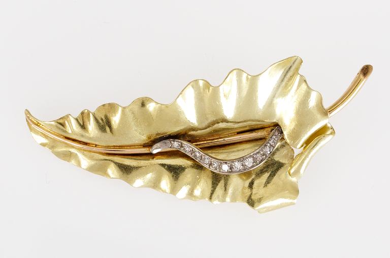 BROSCH, guld med åttkantslipade diamanter, tot. ca. 0.20 ct. Stockholm 1946.