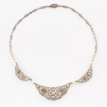 Necklace of platinum with diamonds and pearls.