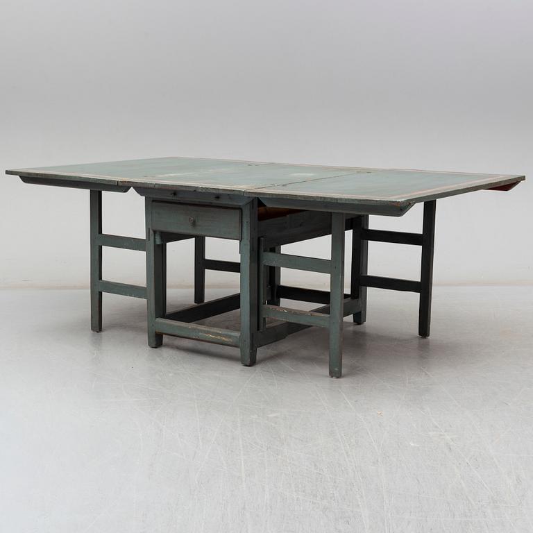 SLAGBORD, två st snarlika, 1800-tal.