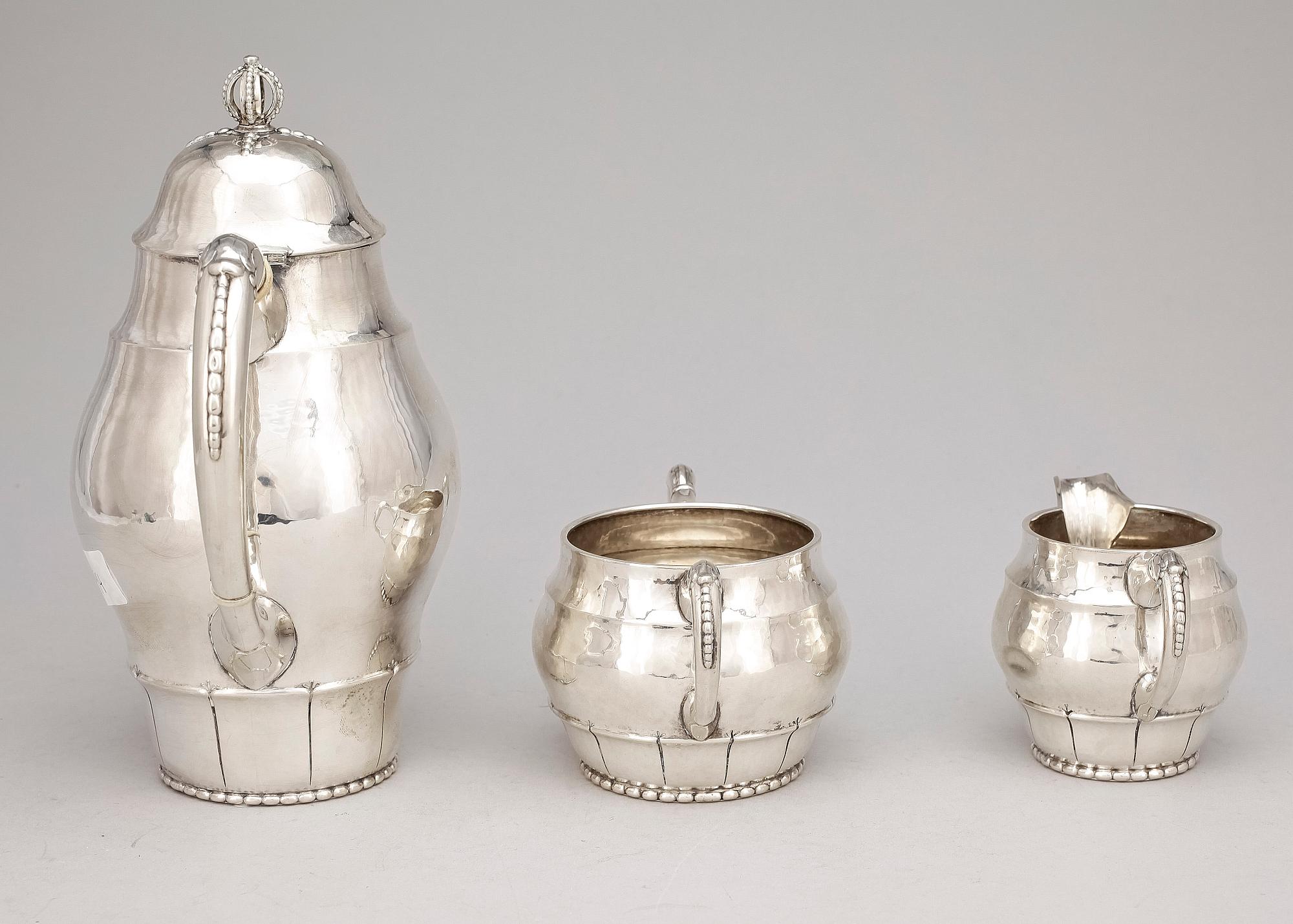 KAFFESERVIS, 3 delar, silver, Köpenhamn Danmark, 1922 resp 23. Tot vikt ca 777 g.
