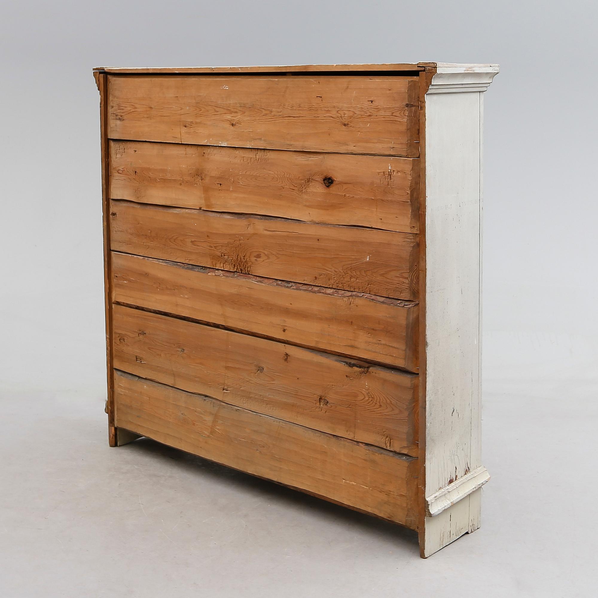 SKÅPSÖVERDEL, 1800-talets första hälft.