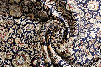 A silk Kashmir carpet, ca 280 x 188 cm.