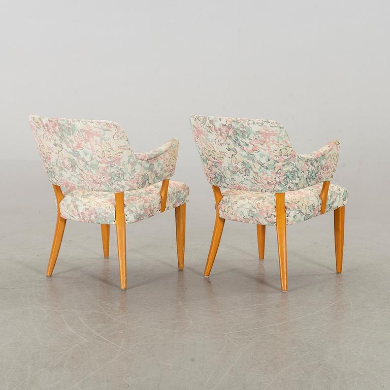 A PAIR OF CARL MALMSTEN "LILLA SÄLLSKAPET" ARMCHAIRS.