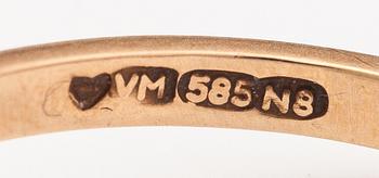 Ring, 14K guld, safirer och diamanter 0.10 ct tot. Matti Valkila, Helsingfors 1990.