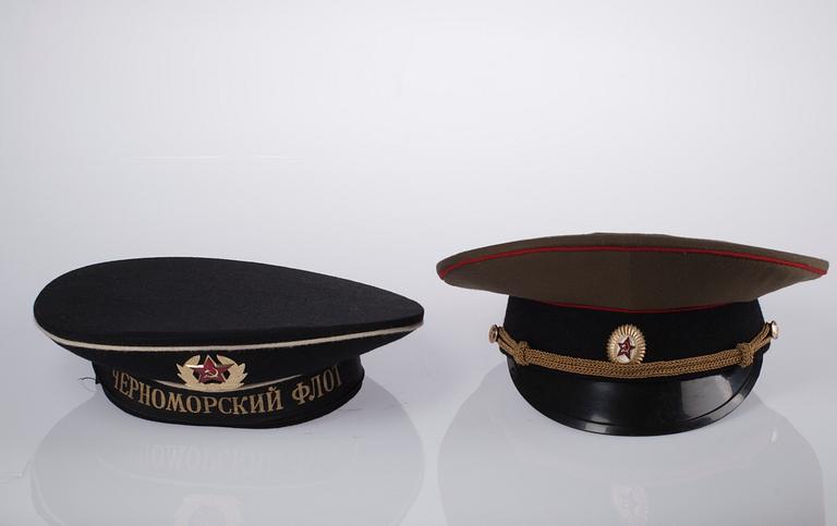 SKÄRMMÖSSOR, 2 stycken, Sovjetunionen.