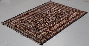 Matta, antik/semiantik Shirvan sannolikt, ca 178-180 x 125-129,5 cm (kortsidorna inklusive 2-2,5 cm "slätväv"),