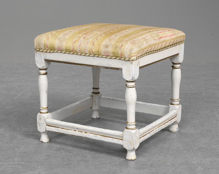 TABURETT. Senbarock.