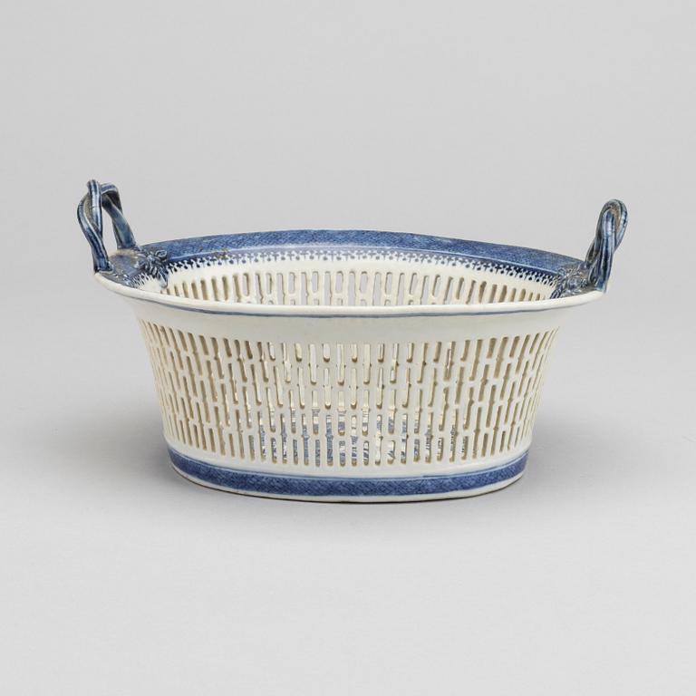 A Chinese Qianlong blue and white porcelain chestnut bowl.