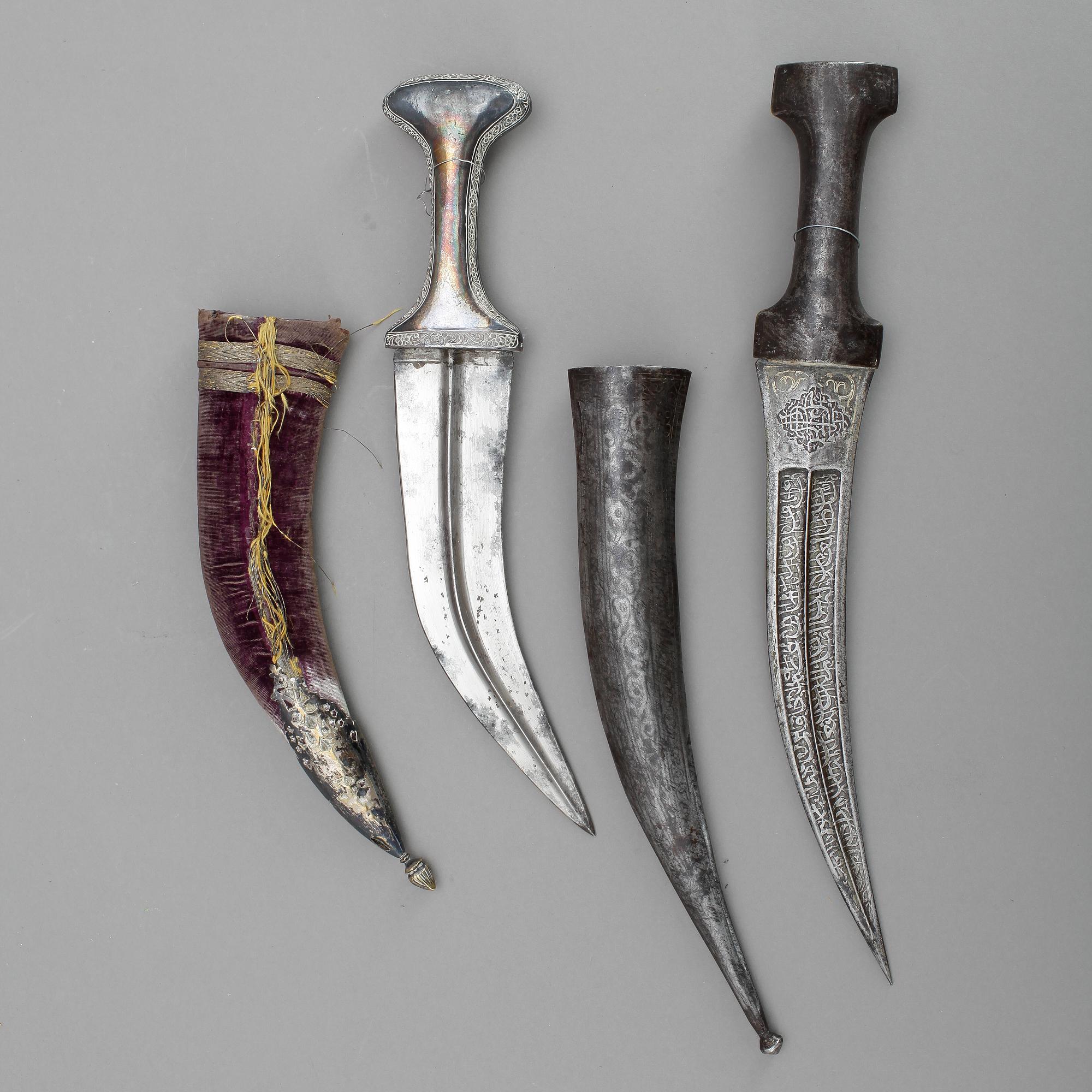 DOLKAR, 2 stycken, orientaliska, 1800/1900-tal.