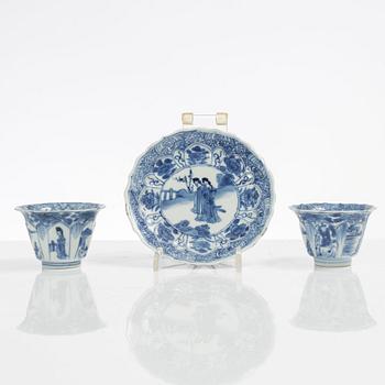 A group of two Chinese porcelain cups and a saucer, Qing dynasty, Kangxi (1662-1722).
