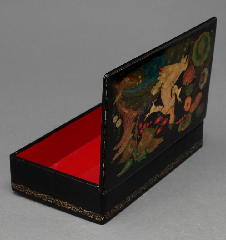 LACKASKAR, 2 st, signerade och en daterad 1976, Palekh, Ryssland.