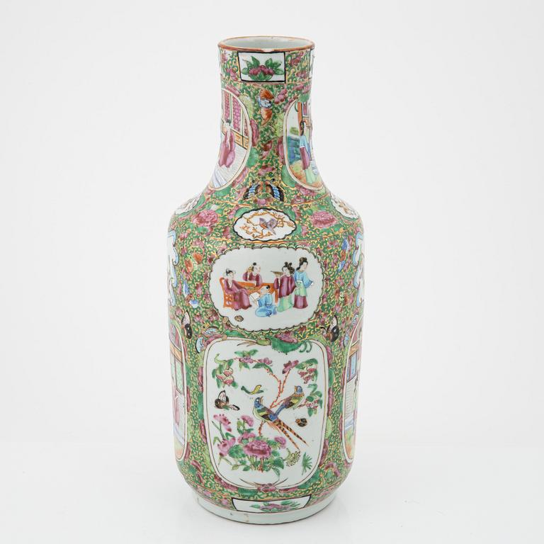 A porcelain vase, Canton, Qing dynasty, 19th Century.