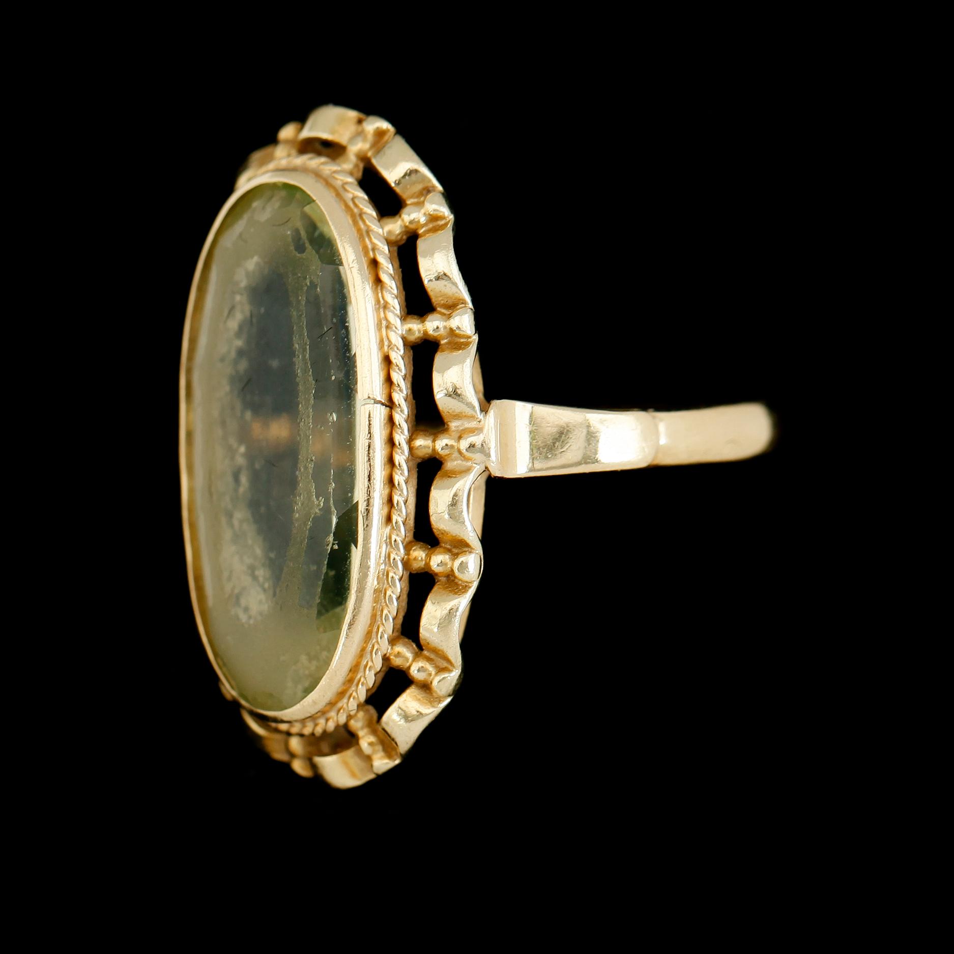 RING, guld, syntetisk spinell.