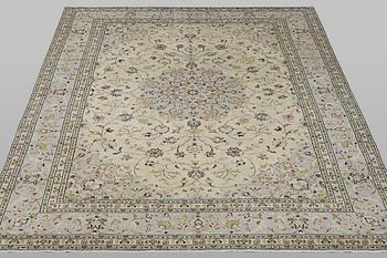 A carpet, Kashan, ca 353 x 247 cm.