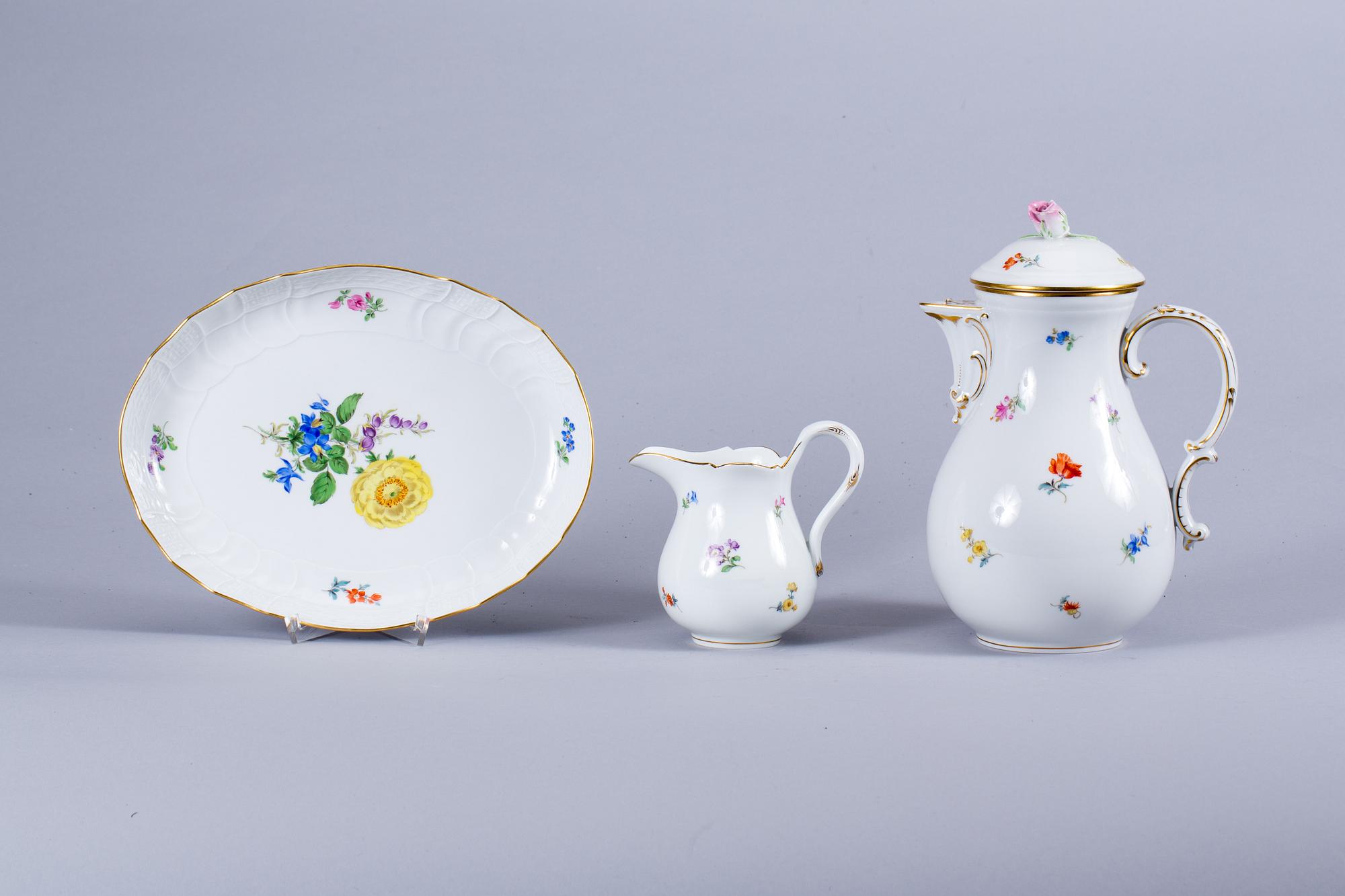 SERVISDELAR, 3 st, porslin. Meissen, 1900-tal.