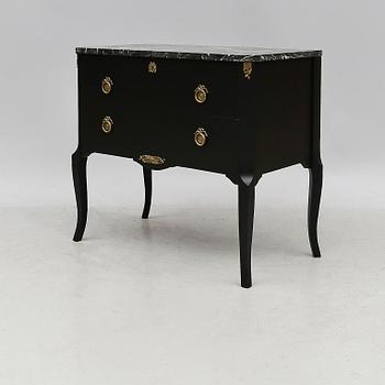BYRÅ, gustaviansk stil, 1900-talets andra hälft.