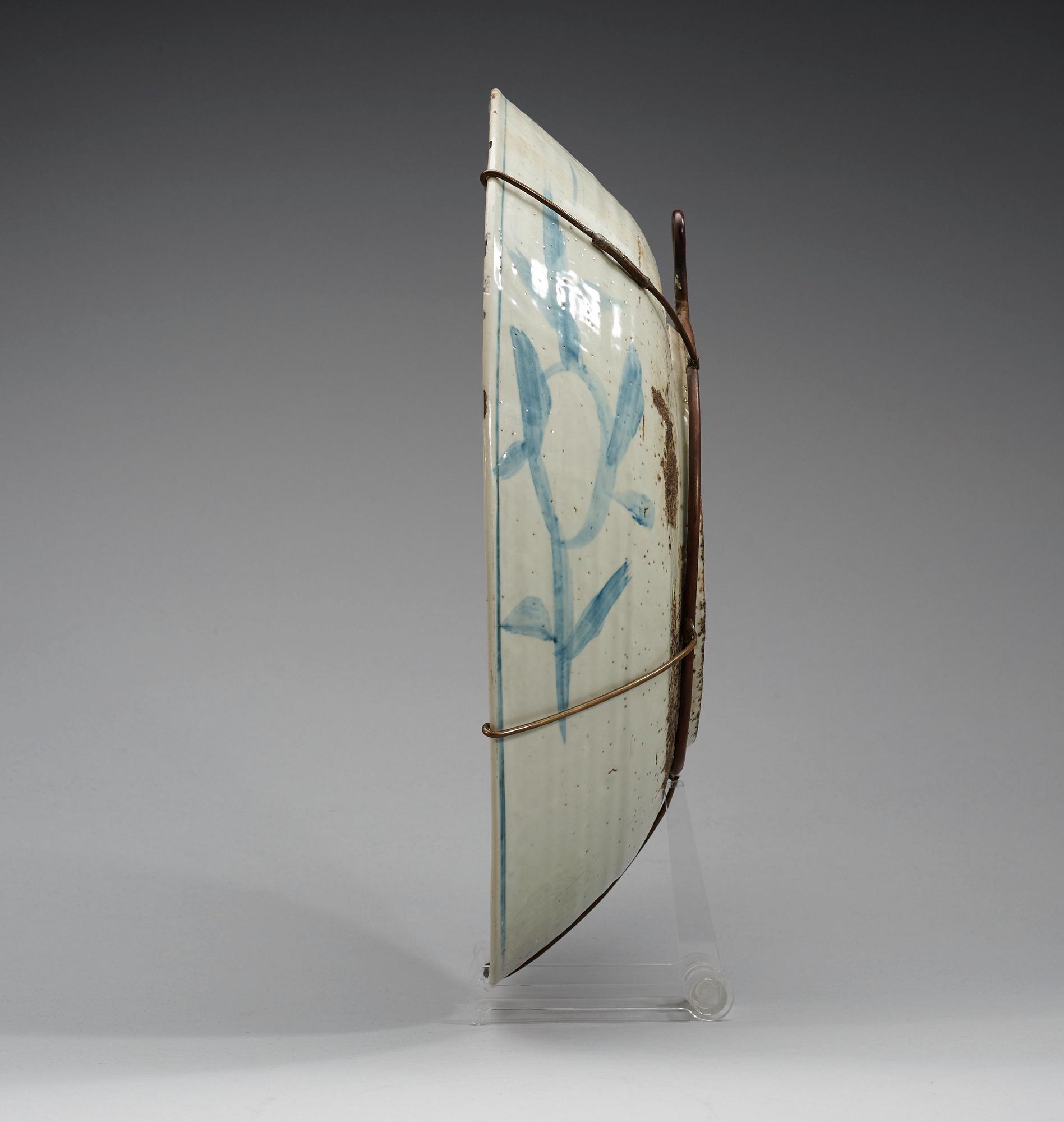 A blue and white charger, Ming dynasty, Wanli (1572-1620).