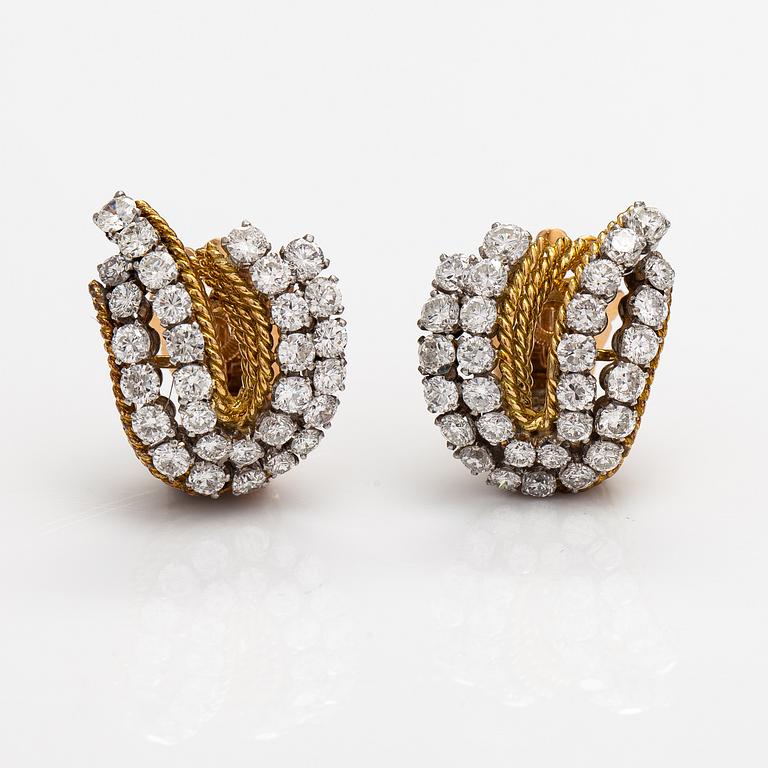 Van Cleef & Arpels, a pair of 18K gold earrings with ca. 4.50 ct of diamonds. France, 1960s-70s.