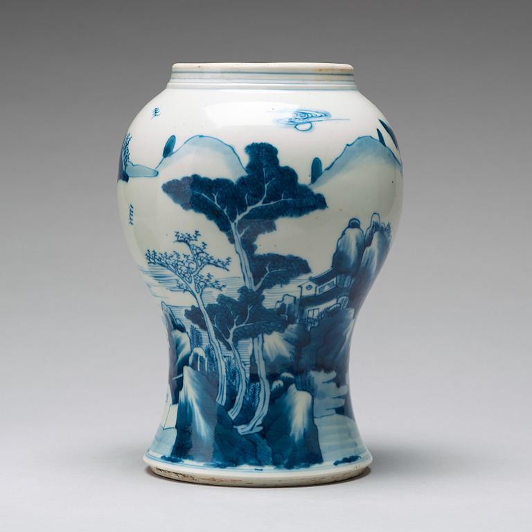 VAS, porslin. Qingdynastin, Kangxi (1662-1722).