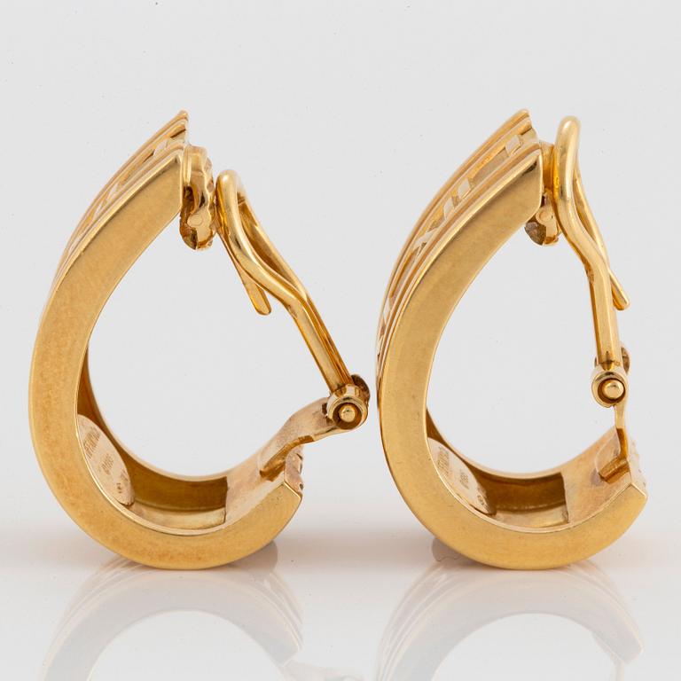 A pair of Tiffany "Atlas" earrings in 18K gold.