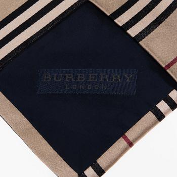 SLIPS, Burberry.