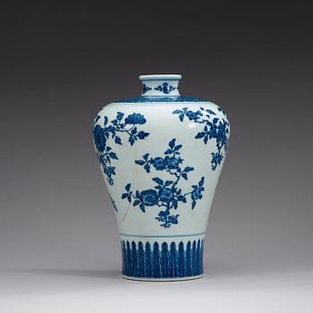 A well painted Ming style blue and white Meiping vase, Qing dynasty, with Qianlong seal mark (1736-95).