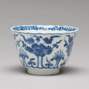 A blue and white cup with stand, Qing dynasty, Kangxi (1662-1722). Monogram HC.