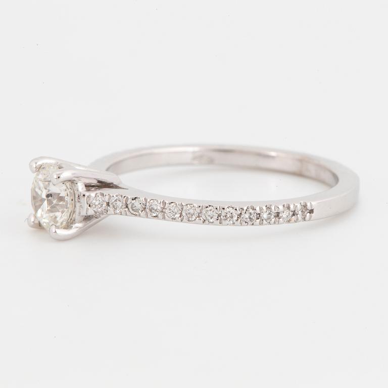 0,57 ct brilliant-cut diamond ring.