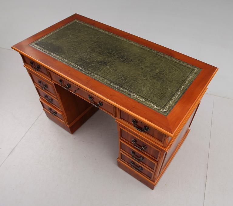 SKRIVBORD, England, 1900-talets andra hälft.