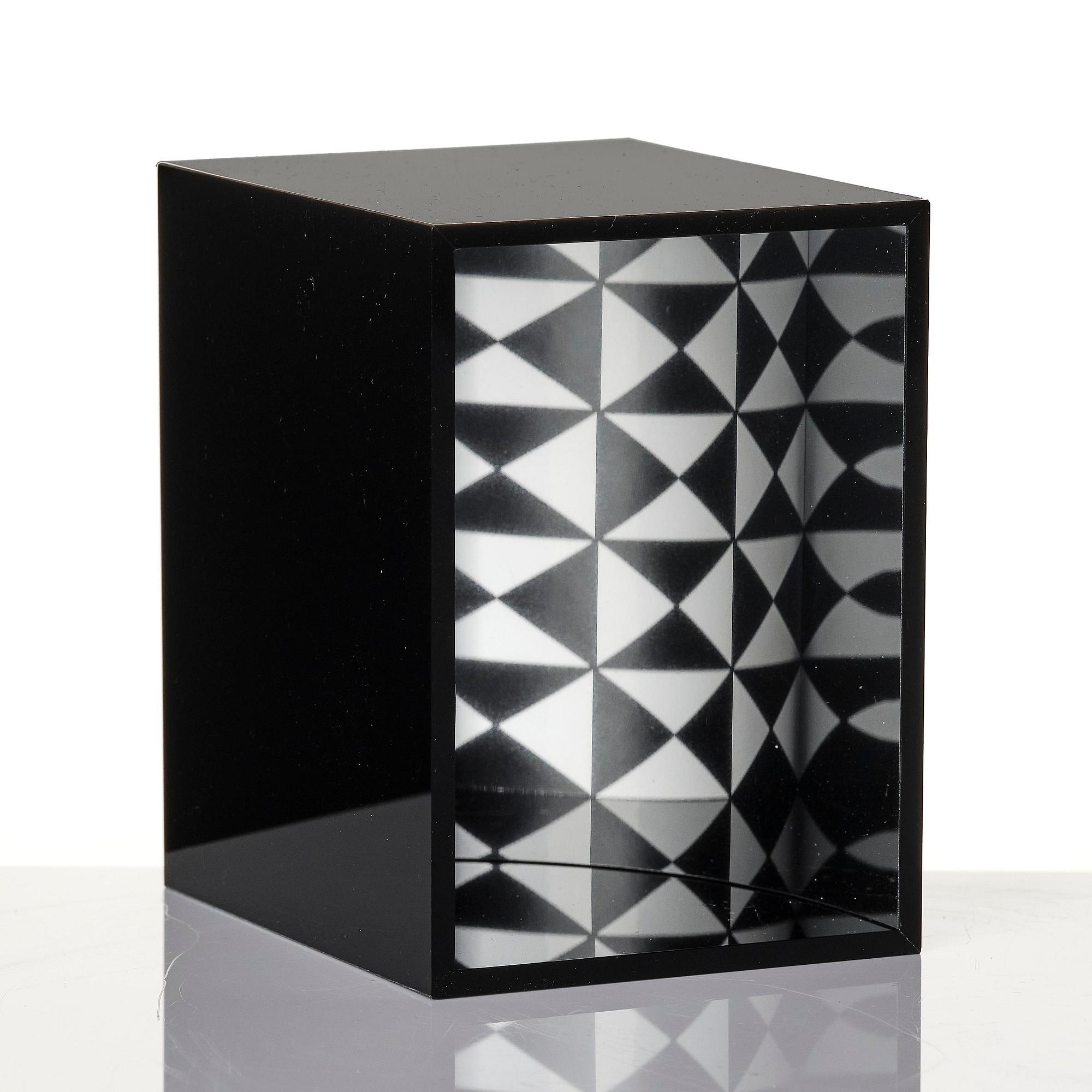 Julio Le Parc, "Image virtuel par déplacement du spectateur".