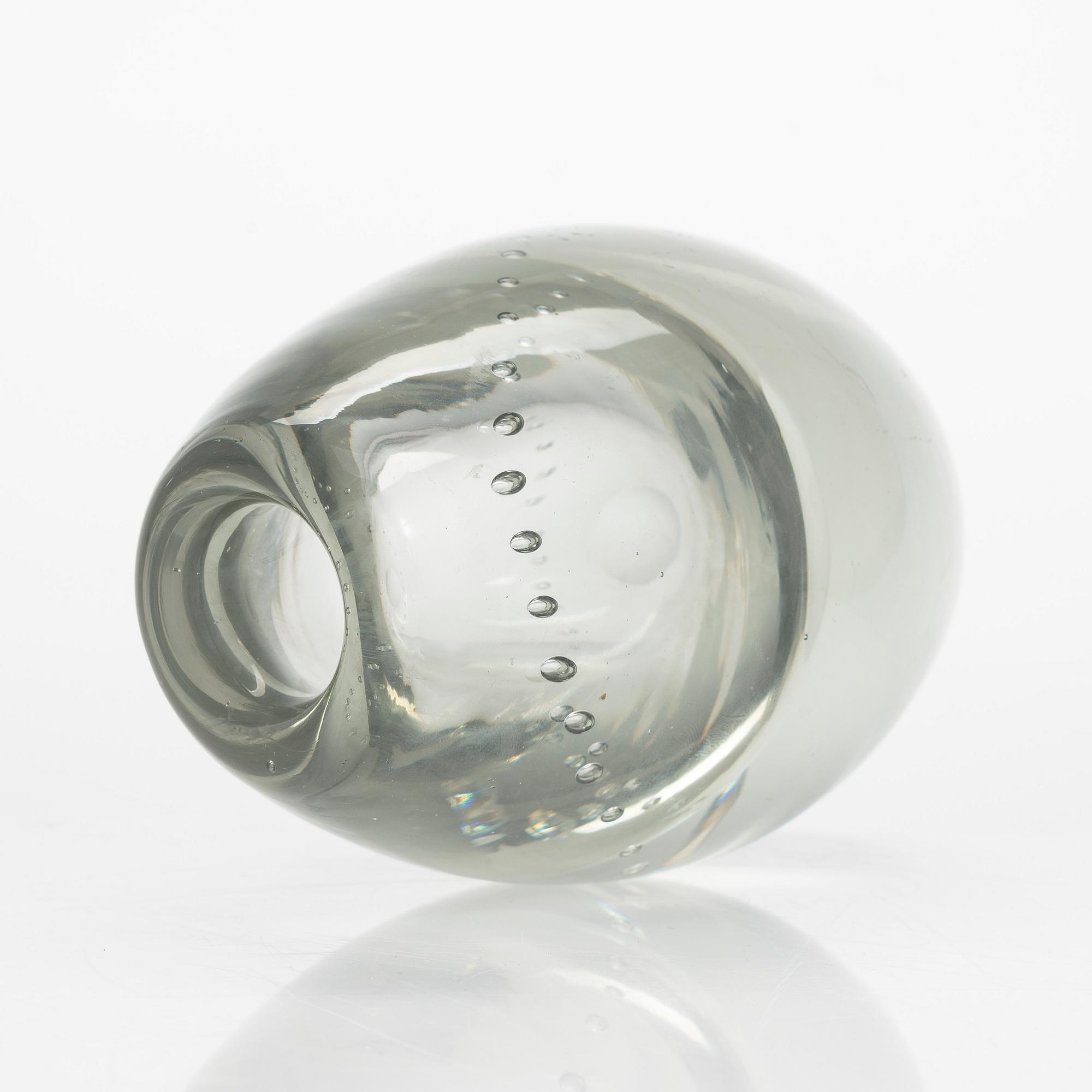 Gunnel Nyman, A 'String of Pearls' vase, signed G. Nyman Nuutajärvi Notsjö.