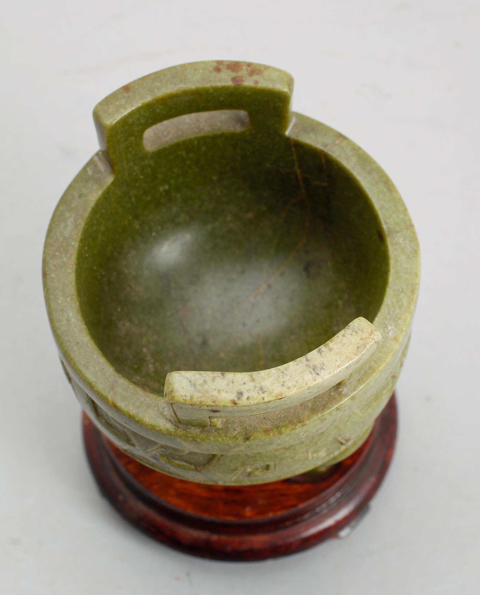 RÖKELSEKAR, grön sten, Kina.