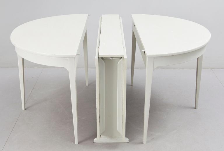 SLAGBORD samt 2 st HALVMÅNEBORD, 3 delar, 1800-tal.