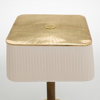 Paavo Tynell, A mid 20th century '5066' desk lamp for Taito Oy, Finland.