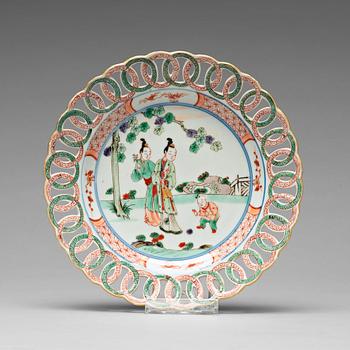 A pierced famille verte dish, Qing dynasty, Kangxi (1662-1722).