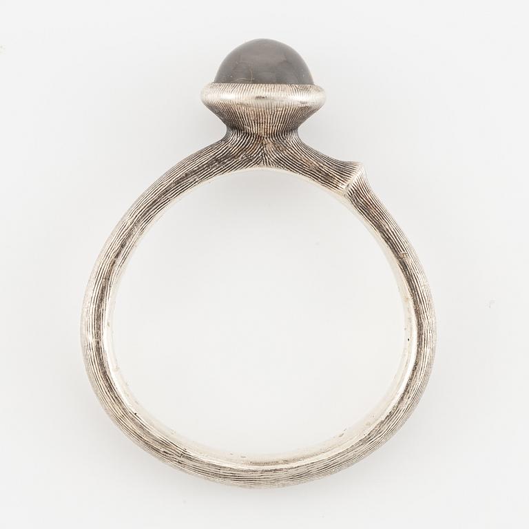 Ole Lynggaard, ring, "Lotus", silver, with cabochon-cut grey moonstone.