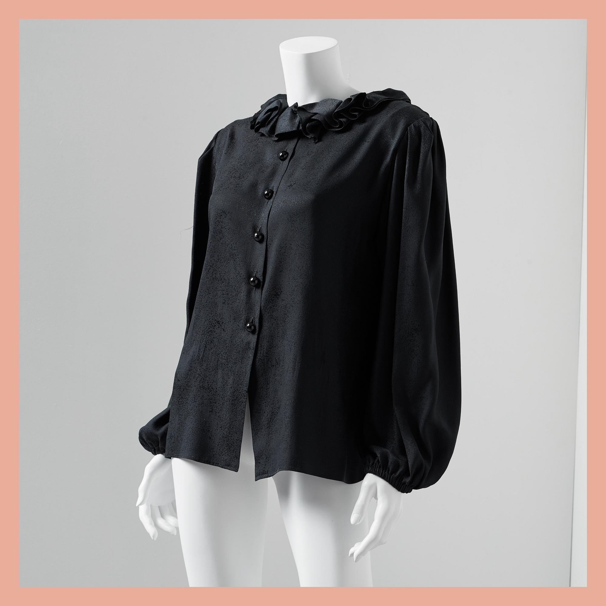 BLUS, Yves Saint Laurent, fransk storlek 42.