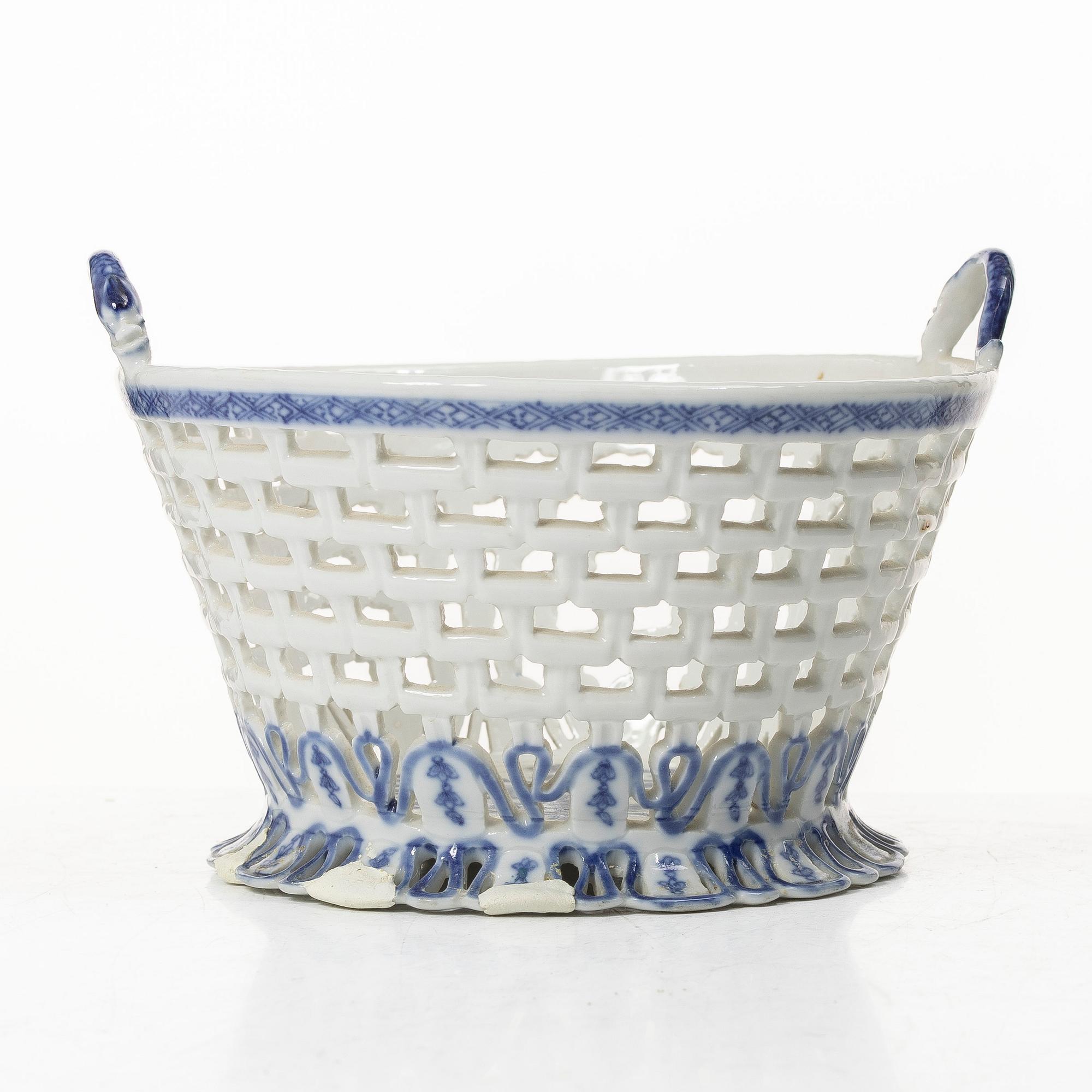 A blue and white chesnut basket, Qing dynasty, 18th century.
