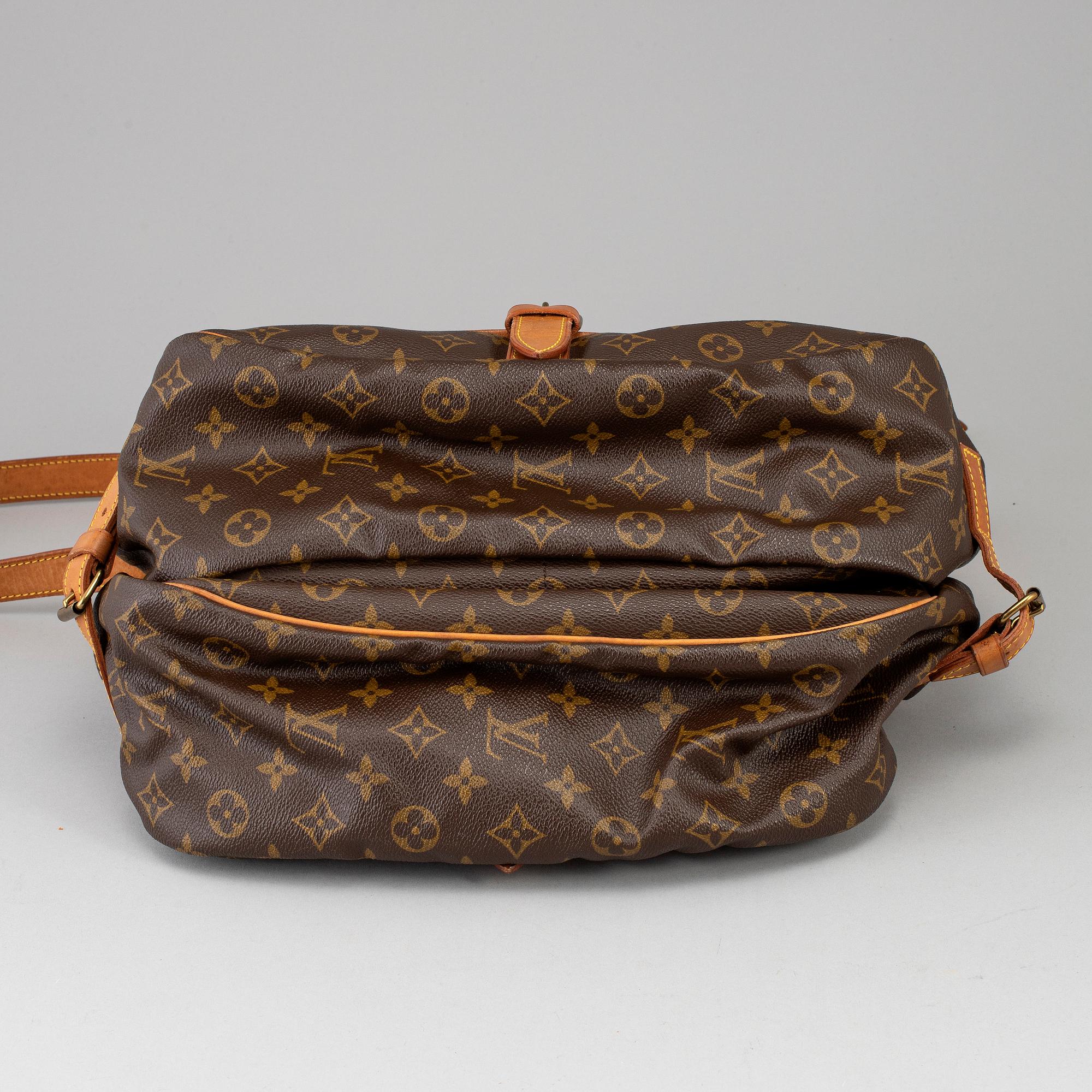 LOUIS VUITTON, 'Saumur 35'.