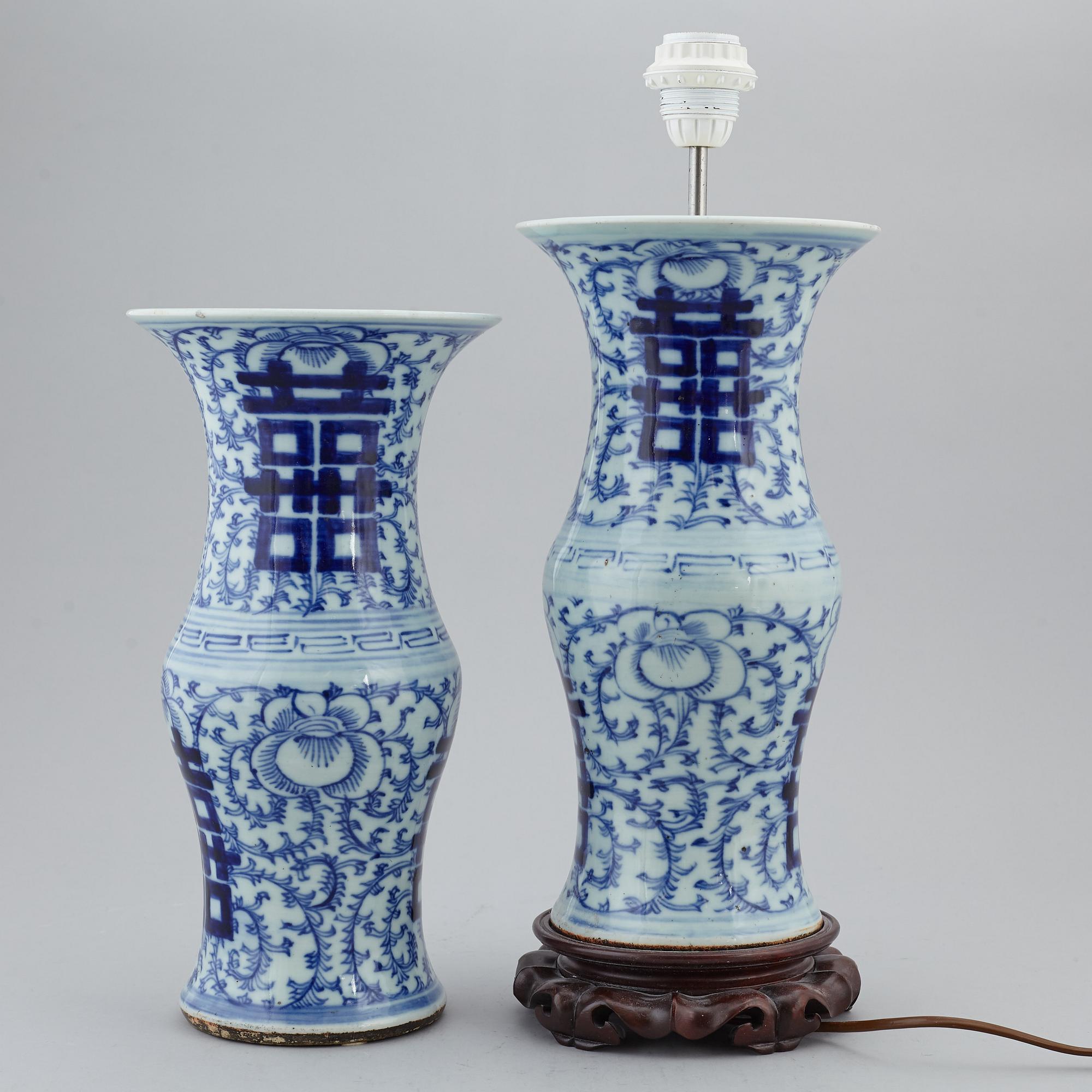 Two blue and white vases, one turned into table lamp, Qing dynasty, 19th century.