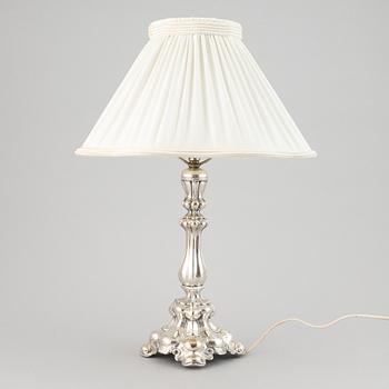 A silver plate neo-rococo tablelamp by CG Hallberg.