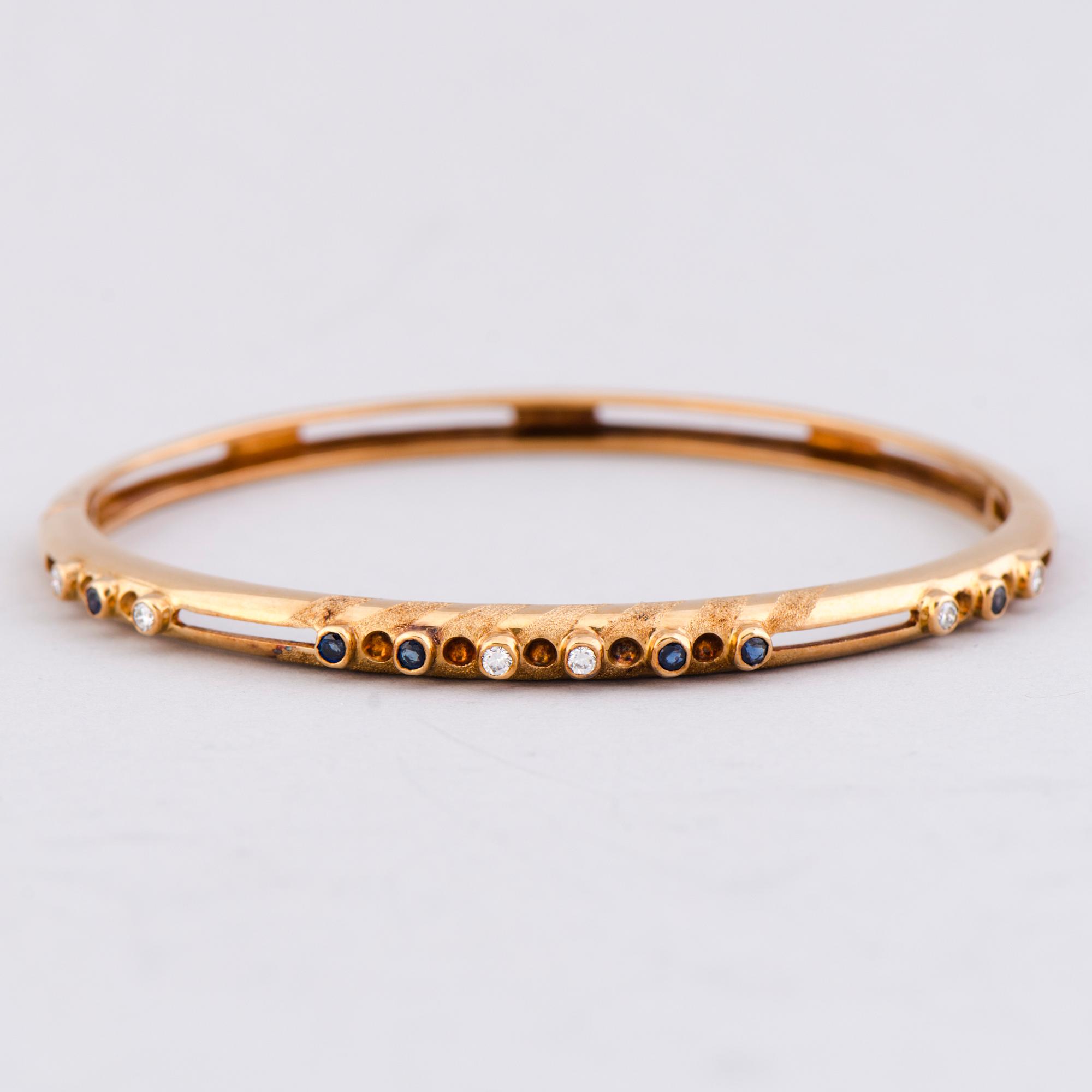 ARMRING, safirer, diamanter, 14K guld. Sovietunionen.