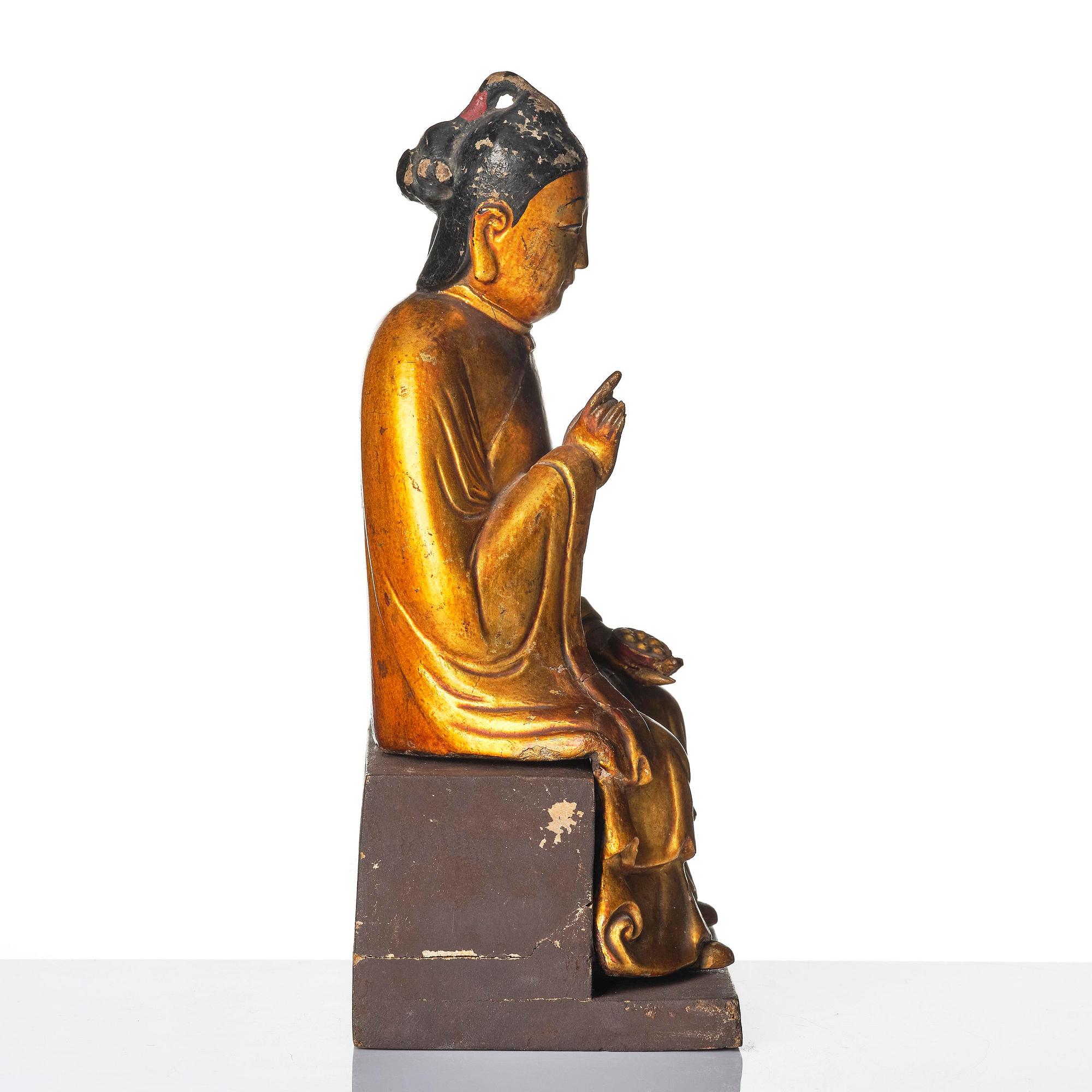 A gilt and polychrome lacquer figure of a divinity, 16th/17th century.