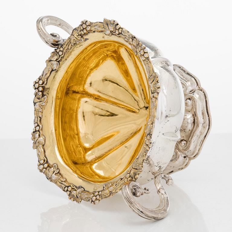 A silver sugar bowl, R. Mellin, Helsinki 1860, and two tea strainers, Kuopio and Porvoo, first half of the 19th century.