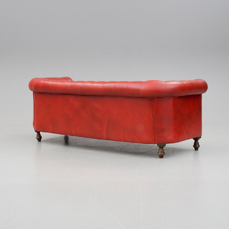 SOFFA, Chesterfield-modell, Furnwood 1900-talets andra hälft. England.