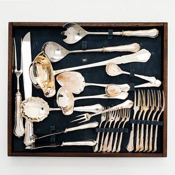 An 118-piece set of 'Chippendale' silver cutlery, Finnish hallmarks. In cutlery box.