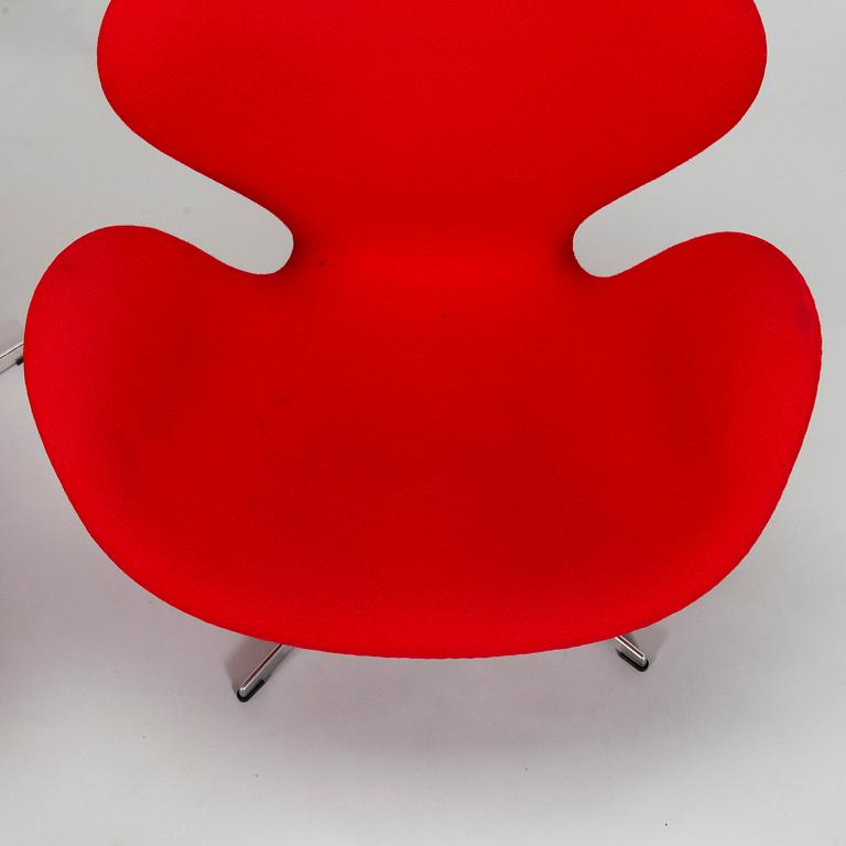 Arne Jacobsen, nojatuolipari, "Svanen" Fritz Hansen, Tanska.