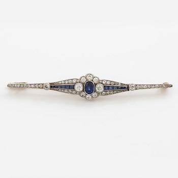 Brooch 18K gold set with octagonal and old-cut diamonds and sapphires.